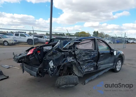 2010 Subaru Outback 2.5I Premium z USA, uszkodzony, nr VIN 4S4BRCCC7A3312902